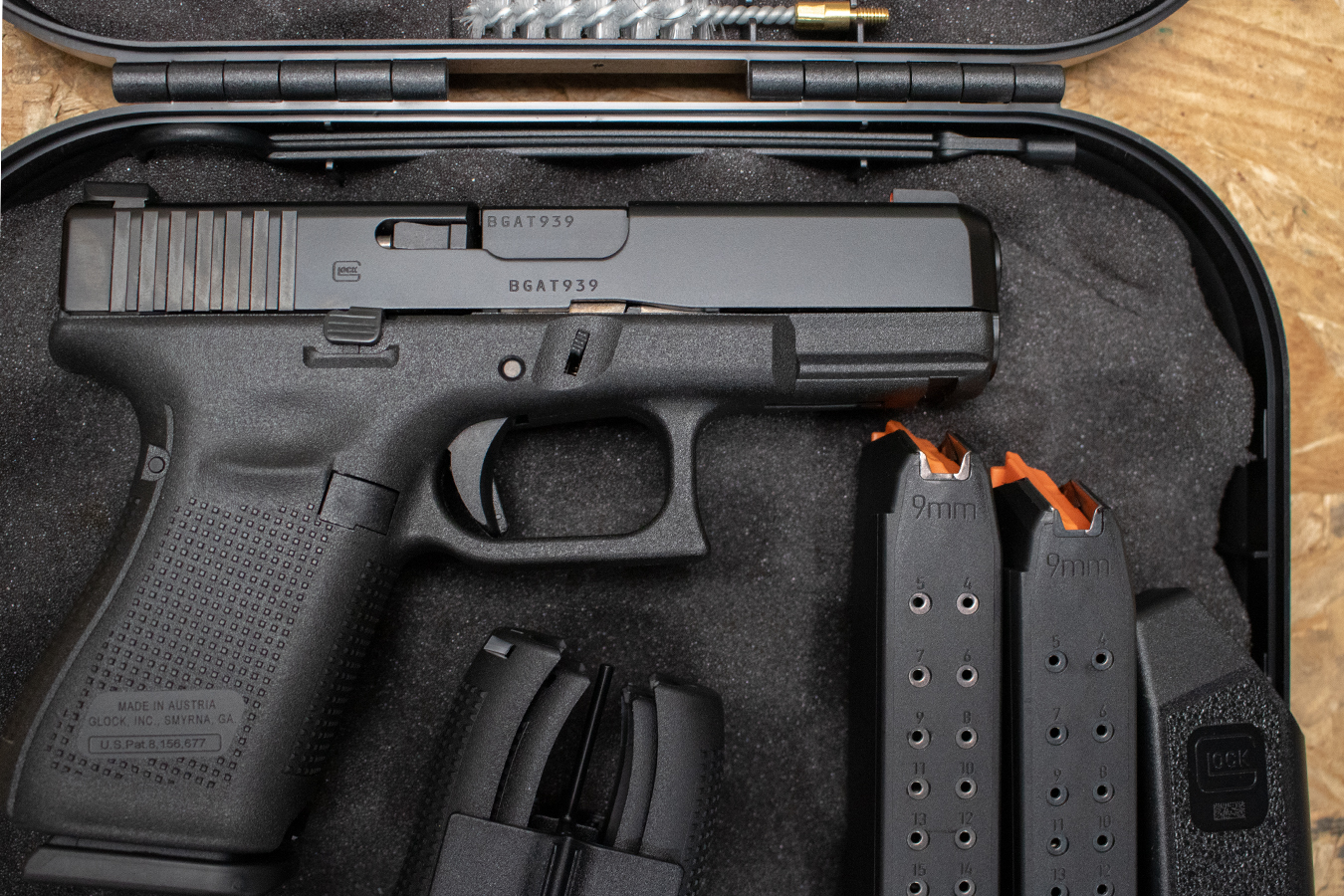 GLOCK 19 Gen5 9mm New In Box, Unissued Police Trade-In Pistol with Night Sights